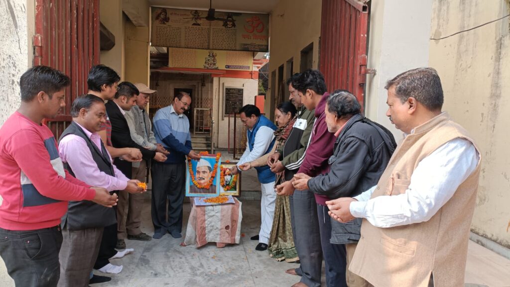 अधिवक्ता दिवस व देश के पूर्व राष्ट्रपति डॉ राजेंद्र प्रसाद 138वे व शहीद खुदीराम बोस के 133 वे जयंती वर्ष पर श्रध्जंलि सभा कर अधिवक्तगणों व ब्यूरो पदाधिकारीयो ने पुष्पांजलि अर्पित कर श्रध्जंलि दी गई