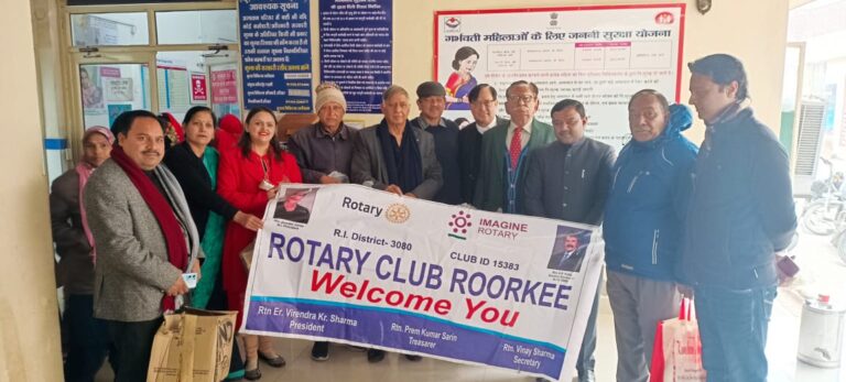 रोटरी क्लब रुड़की द्वारा राजकीय अस्पताल में मरीजों की सेवा हेतु वितरित की गई सामग्री,मेयर गौरव गोयल रहे मौजूद