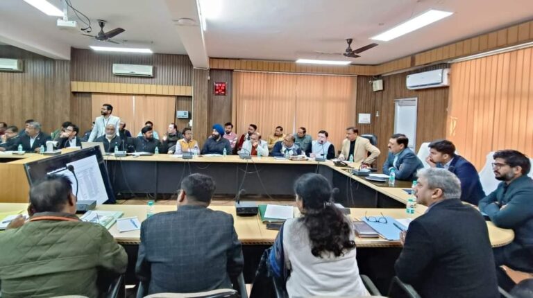 अमृत सिटीज-रूड़की की महायोजना की दृष्टि से वर्तमान में जनसंख्या तथा भविष्य में जनसंख्या का क्या स्वरूप होगा