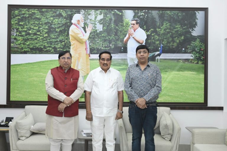 *भाजपा राष्ट्रीय सह-कोषाध्यक्ष व सासंद राज्य सभा डा. नरेश बंसल ने नई दिल्ली में केंद्रीय जल शक्ति मंत्री श्री सी. आर. पाटिल से शिष्टाचार भेंट की।