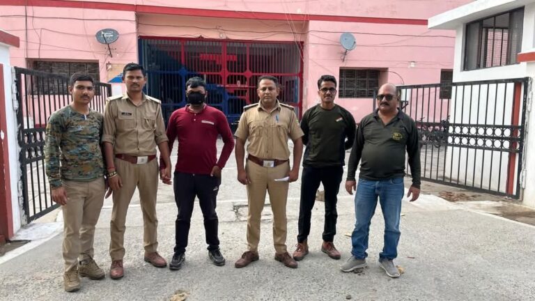 खैर के पेड़ कटान में तस्कर गिरफ्तार,वन दरोगा निलंबित