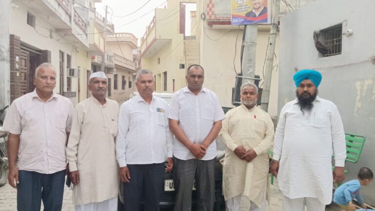 रादौर,4 मई: सैनी समाज रादौर के प्रधान संदीप सैनी के नेतृत्व में एक बैठक का आयोजन किया गया। बैठक में प्रधान संदीप सैनी ने कहा कि मोदी सरकार ने जातिगत जनगणना करने का निर्णय लेकर सराहनीय कार्य किया है। इससे हर जाति वर्ग को फायदा होगा।