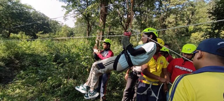 एसडीआरएफ में शुरू हुई युवा आपदा मित्र योजना      एनएसएस स्वयंसेवकों की ट्रेनिंग,सेनानायक अर्पण यदुवंशी ने किया शुभारंभ     कहा: प्रशिक्षण से युवाओं में विकसित होगी नेतृत्व क्षमता