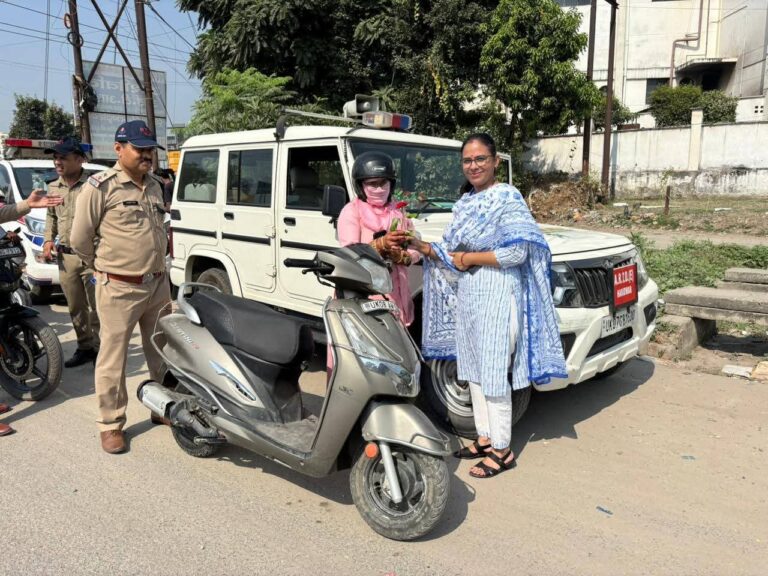 परिवहन विभाग द्वारा हेलमेट के प्रति चलाया गया जागरूकता अभियान