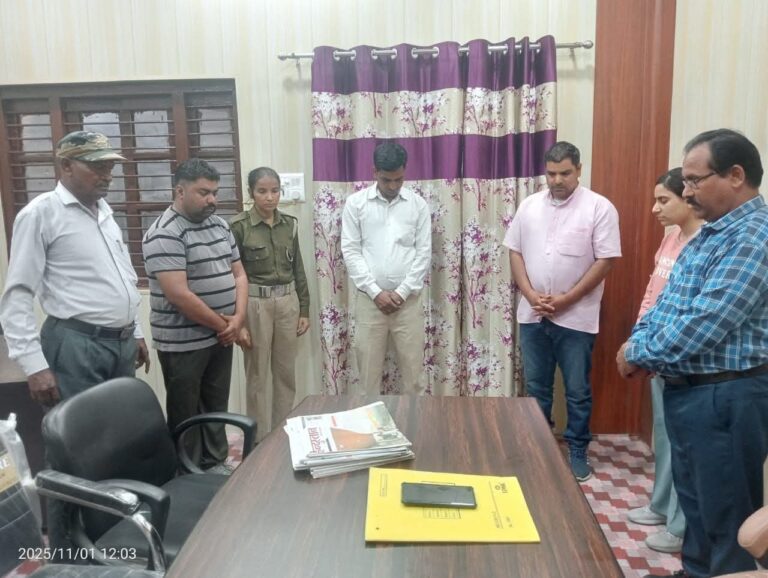 जिला सूचना कार्यालय के छायाकार दीवान सिंह शैली की पुत्री के निधन पर शोक व्यक्त किया