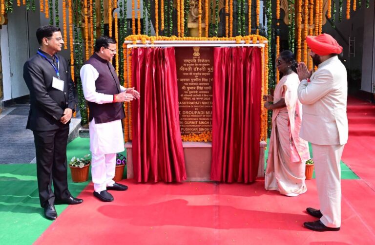 राष्ट्रपति ने राष्ट्रपति निकेतन में फुट ओवर ब्रिज और घुड़सवारी क्षेत्र का किया लोकार्पण     सुरक्षा, परंपरा और हिमालयी वास्तुकला के संगम से समृद्ध हुआ राष्ट्रपति निकेतन परिसर
