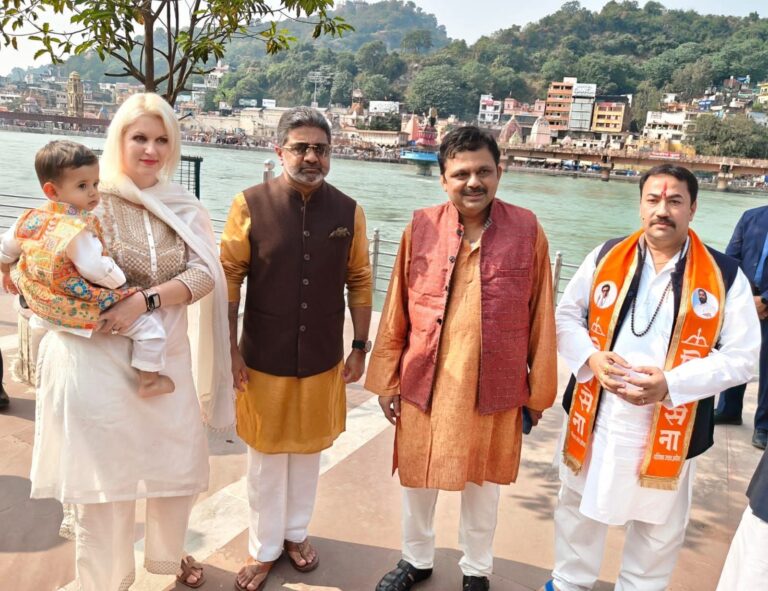 शिवसेना शिंदे के नेता अभिषेक वर्मा ने किया गंगा पूजन     बिहार की जीत राष्ट्रवाद, विकास और संगठन के परिश्रम की विजय है-अभिषेक वर्मा