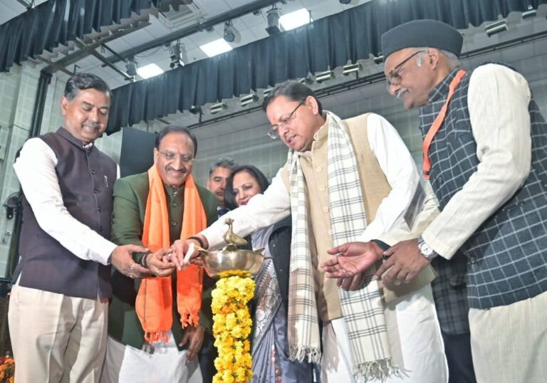 प्रत्येक जनपद में आदर्श संस्कृत ग्राम स्थापित होंगे:मुख्यमंत्री     संस्कृत उत्थान के लिए उच्च स्तरीय आयोग के गठन की घोषणा      दो दिवसीय सम्मेलन में विभिन्न देशों के विद्वानों द्वारा भारतीय ज्ञान परंपरा पर मंथन        नई शिक्षा नीति के माध्यम से संस्कृत को व्यवहारिक और आधुनिक भाषा के रूप में सशक्त बनाने का प्रयास