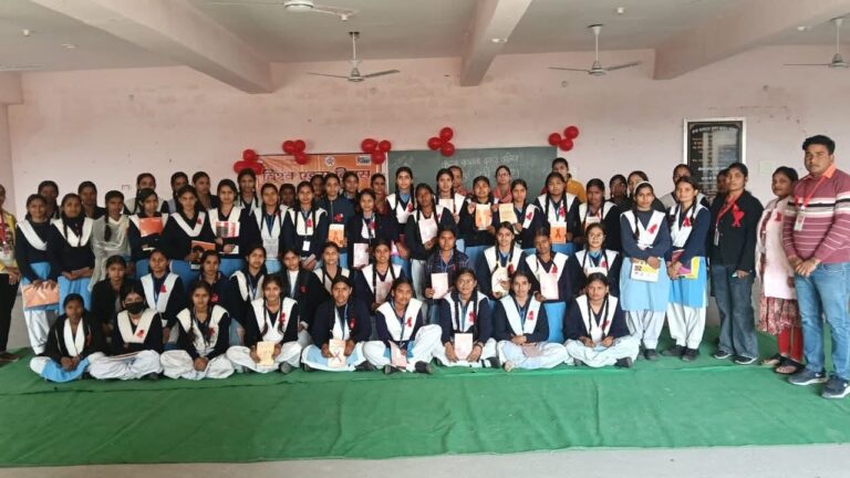 विश्व एड्स दिवस पर KGS TI टीम ने कन्या पाठशाला इंटर कॉलेज में जागरूकता कार्यक्रम आयोजित