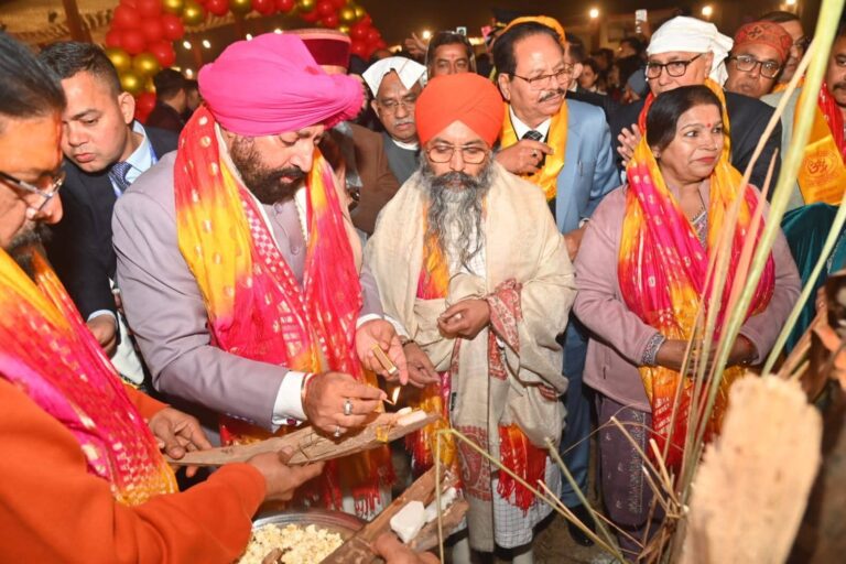समरसता और बंधुत्व की भावना का संदेश देता है लोहड़ी पर्व: राज्यपाल     राज्यपाल लेफ्टिनेंट जनरल (से नि) गुरमीत सिंह  ने लोहड़ी कार्यक्रम में प्रतिभाग किया गया