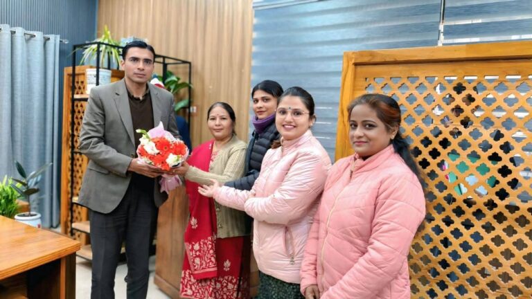 डीएम को उत्कृष्ट सेवा कार्यों के लिए जर्नलिस्ट यूनियन ने किया सम्मानित