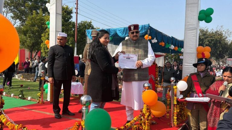 पूरे हर्षोल्लास एवं गरिमा के साथ मनाया गया 77वां गणतंत्र दिवस     पुलिस लाइन में भव्य परेड का आयोजन, जवानों की कदमताल और राइफल ड्रिल ने जीता दिल