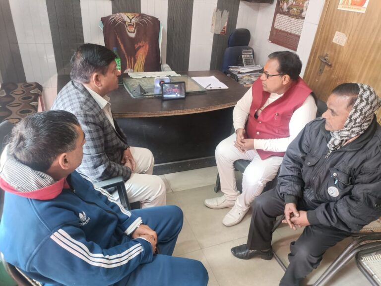 वरिष्ठ भाजपा नेता नवीन कुमार जैन एडवोकेट ने पुरानी तहसील स्थित कार्यालय पर पार्टी कार्यकर्ताओं संग सुनी प्रधानमंत्री नरेंद्र मोदी के मन की बात