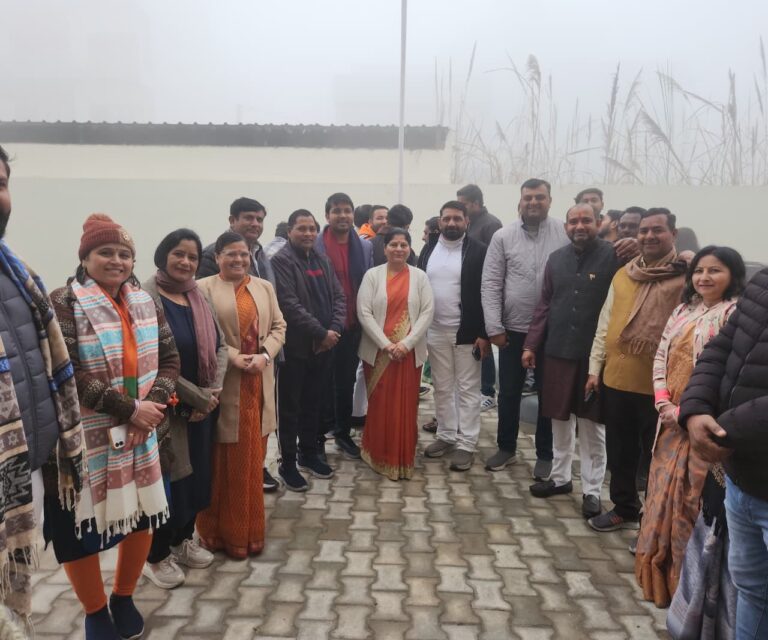 *77वें गणतंत्र दिवस पर भाजपा जिला कार्यालय रुड़की में ध्वजारोहण, डॉ. मधु सिंह ने देशवासियों को दी शुभकामनाएं*