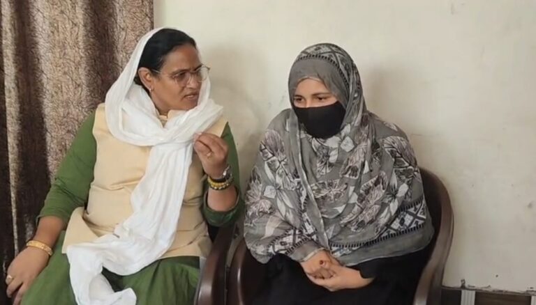 हलाला के विरुद्ध प्रदेश में पहला मुकदमा दर्ज कराने वाली पीड़िता से मिलने पहुंचीं अल्पसंख्यक आयोग की उपाध्यक्ष फरजाना बेगम*