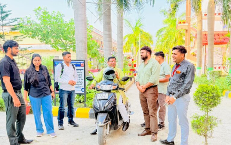 भाजपा प्रदेश संयोजक सौरभ भूषण शर्मा ने पेश की मिसाल: पीएम मोदी के आह्वान पर ईंधन संरक्षण हेतु खुद सड़क पर उतरे