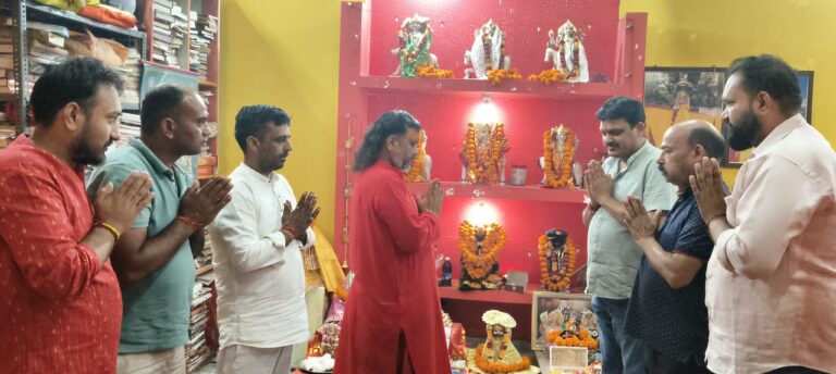 ज्योतिष गुरुकुलम में शनि देव जयंती के पावन अवसर पर हुई विशेष पूजा-अर्चना,1008 आहुति देकर की गई राष्ट्र कल्याण की कामना