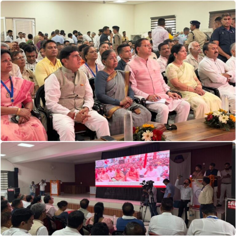 मुख्यमंत्री पुष्कर सिंह धामी ने रुड़की में कार्यकर्ताओं संग सुनी प्रधानमंत्री मोदी की ‘मन की बात’, जनसेवा और राष्ट्र निर्माण का दिया संदेश