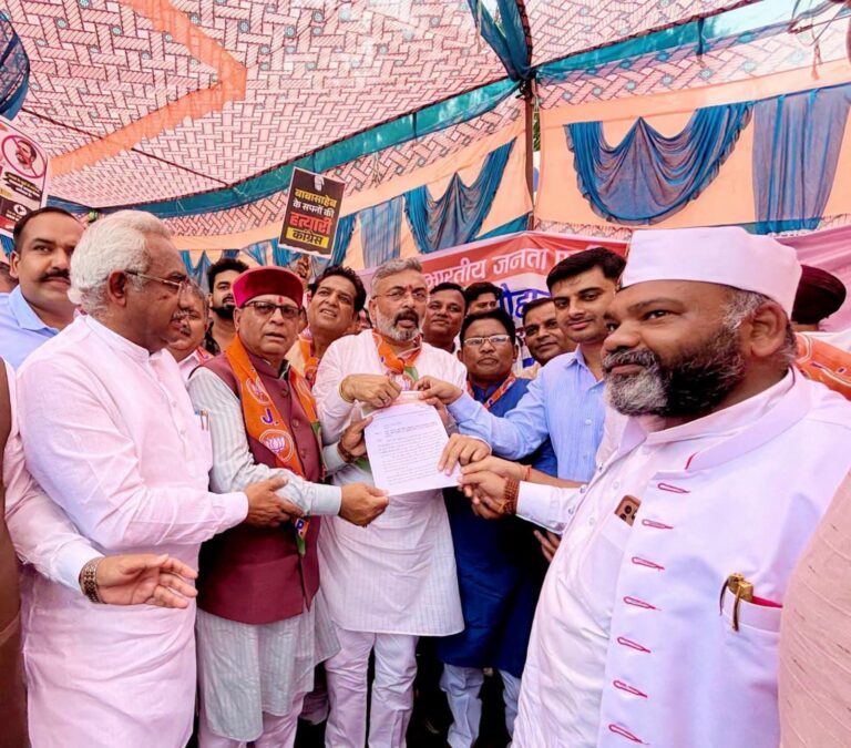 कांग्रेस की नीतियां हमेशा दलित विरोधी रही: खजान दास     हरिद्वार में कांग्रेस के खिलाफ भाजपा का धरना प्रदर्शन